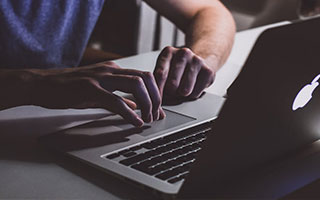 足球职业联赛胜负难料，各队实力对比角逐